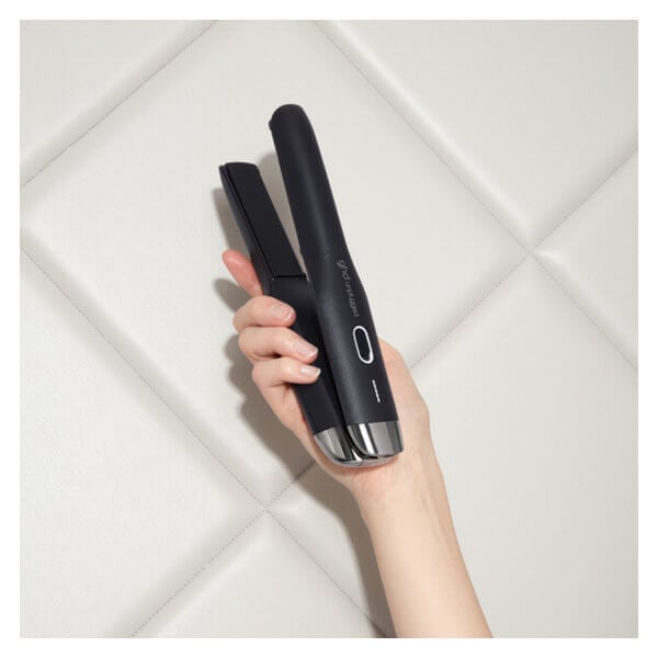 Unplugged™ On The Go Cordless Styler in Matte Black